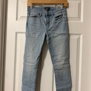 Abercrombie & Fitch Mid Rise Super Skinny Ankle 26 Short